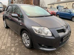 Toyota Auris ����