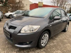 Toyota Auris ����