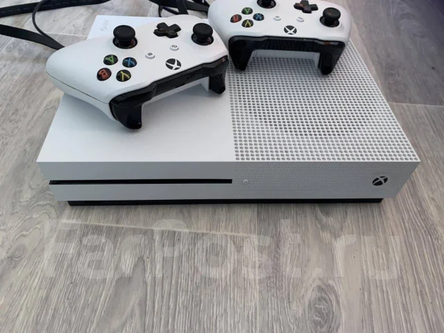 Microsoft Xbox One S ����