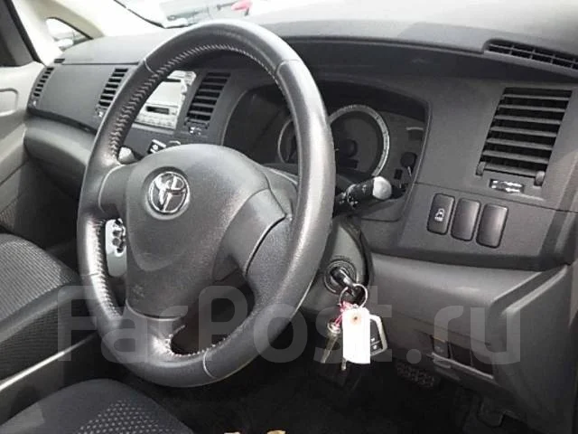 Toyota Isis. ��������, ��������, 2.0 (155��.�.), ������, 76 000����. ��, �/�, ��� ���. ��� ����� �� ������������ ����