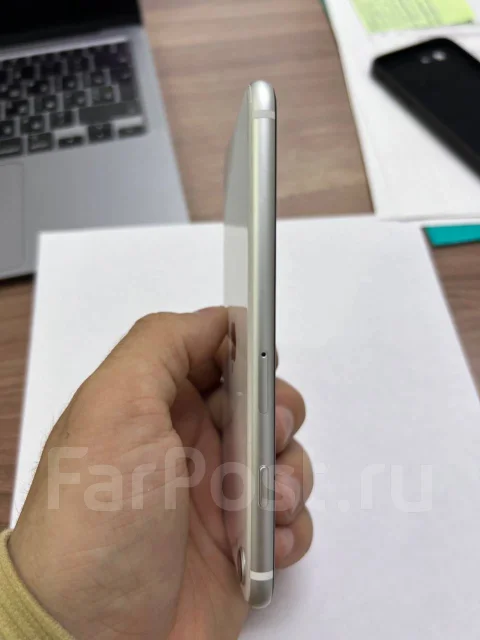 Apple iPhone SE 2020. �/�, �����, 4G LTE, NFC ����
