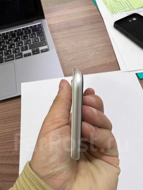 Apple iPhone SE 2020. �/�, �����, 4G LTE, NFC ����