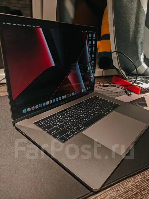 Apple MacBook Pro 15. 15.4", 2,8����, ��� 16 ��, ���� 250���, WiFi: 1, Bluetooth: 1, ����������� �� 10��. ����