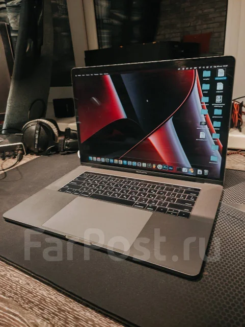 Apple MacBook Pro 15. 15.4", 2,8����, ��� 16 ��, ���� 250���, WiFi: 1, Bluetooth: 1, ����������� �� 10��. ����