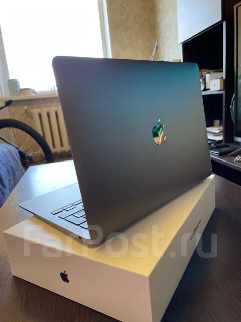 Apple MacBook Air 13 2020 MGN73. 13.3", 3,2����, ��� 8 ��, WiFi: 1, Bluetooth: 1 ����
