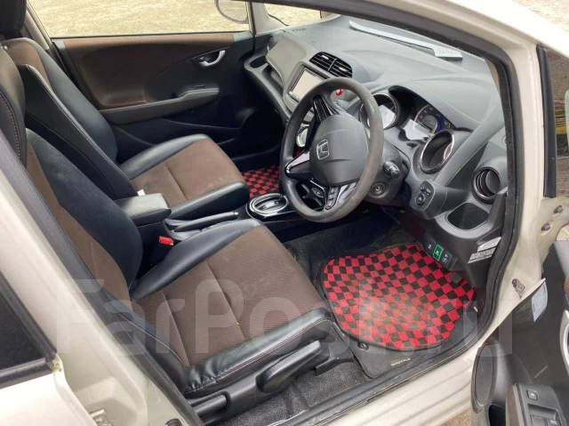 Honda Fit Shuttle. GP2, LDA ����