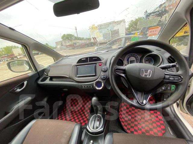 Honda Fit Shuttle. GP2, LDA ����