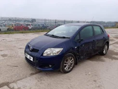 Toyota Auris ����