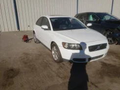 Volvo S40 ����