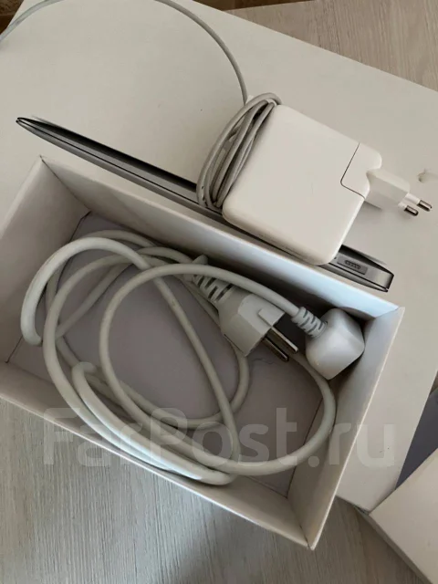 Apple MacBook Air 13 2015 Early. 13.3", 2,7����, ��� 4 ��, ���� 256���, WiFi: 1, Bluetooth: 1, ����������� �� 5��. ����