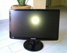 Samsung. 22" ����