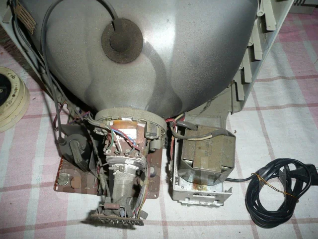ViewSonic. 10", ���������� ��� (CRT) ����