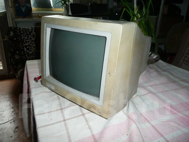 ViewSonic. 10", ���������� ��� (CRT) ����