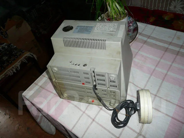 ViewSonic. 10", ���������� ��� (CRT) ����