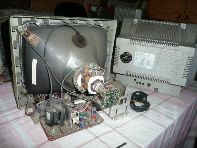 ViewSonic. 10", ���������� ��� (CRT) ����