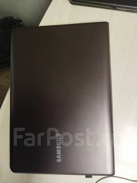 Samsung 530U3C. 13.3", 1,8����, ��� 8 ��, ���� 300���, WiFi: 1, Bluetooth: 1, ����������� �� 2��. ����