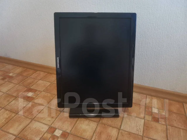Samsung. 19", ���������� �� (LCD, LED, QLED) ����