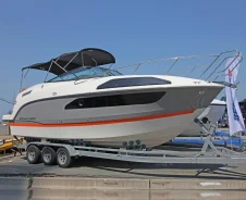 Bayliner. ����� 8,5��., ��������� ������������, 300��.�. ����