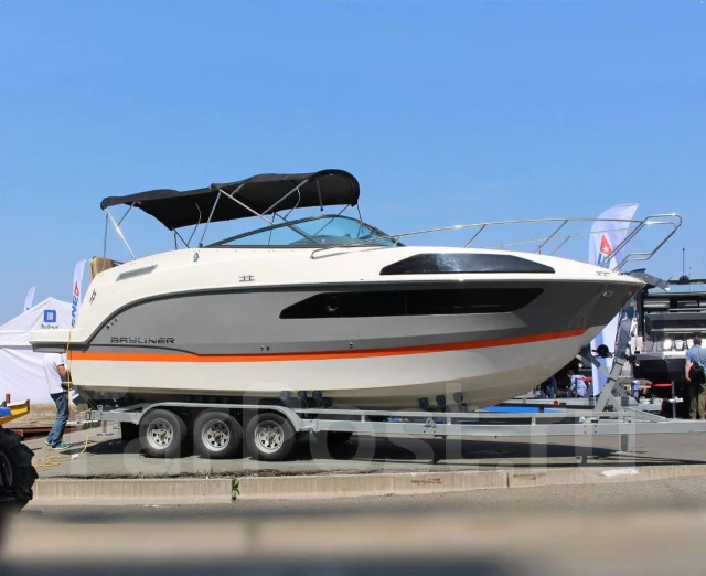 Bayliner. ����� 8,5��., ��������� ������������, 300��.�. ����