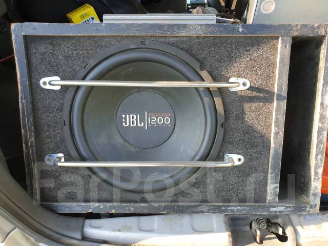 Продам саб JBL - Динамики и сабвуферы во Владивостоке