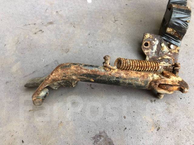 Пружина подножки хонда такт 30. Центральная подножка хонда такт аф 30. Honda dio af 27 боковая подножка. Хонда такт 51 боковая подножка. Электроподножка на хонду такт 24.