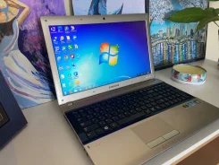 Samsung RV520. 15.6", WiFi: 1, Bluetooth: 1 ����