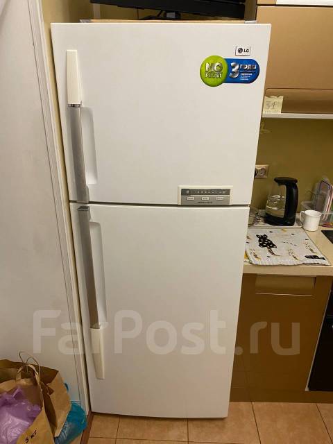 Двухкамерный холодильник LG, б/у, в наличии. Цена: 20 000₽ в Находке