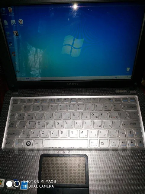 Sony VAIO VPC-W21Z1R. 10.1", 1,6����, ��� 2048 ��, ���� 320���, WiFi: 1, Bluetooth: 1, ����������� �� 4��. ����