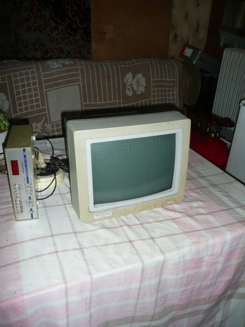 ViewSonic. 10", ���������� ��� (CRT) ����