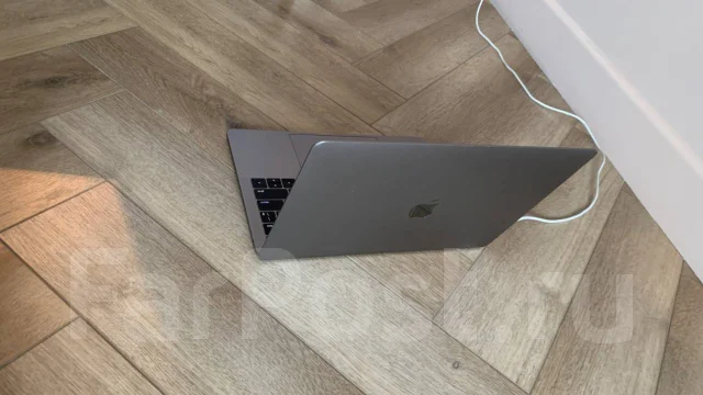 Apple MacBook Pro 13 2017 Mid. 13.3", ��� 8 ��, ���� 128���, WiFi: 1, Bluetooth: 1 ����