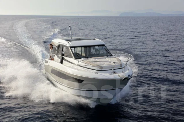 Jeanneau. ����� 10,53��., ��������� ������������, 440��.�., ������ ����