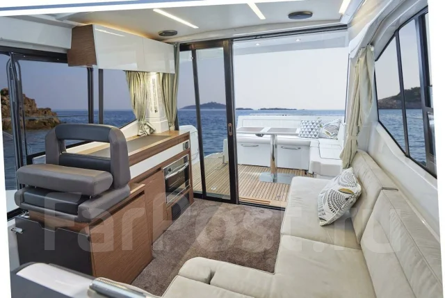 Jeanneau. ����� 10,53��., ��������� ������������, 440��.�., ������ ����