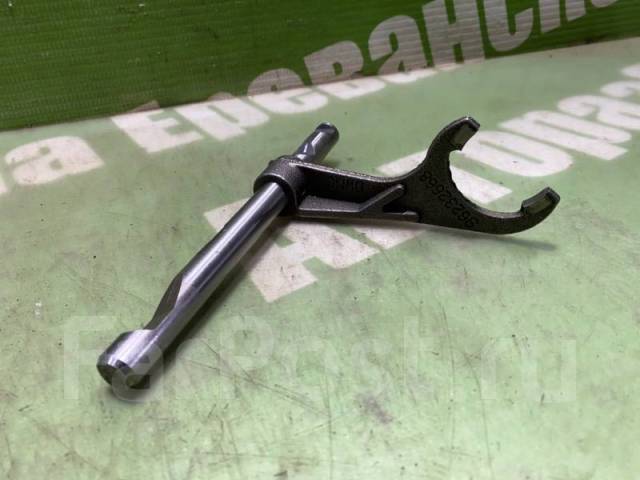 Вилка включения задней передачи. Вилка кпп уаз заднего 4ст. Вилка включения задней передачи. Сапун фав 1051. Вилка включения задней передачи.