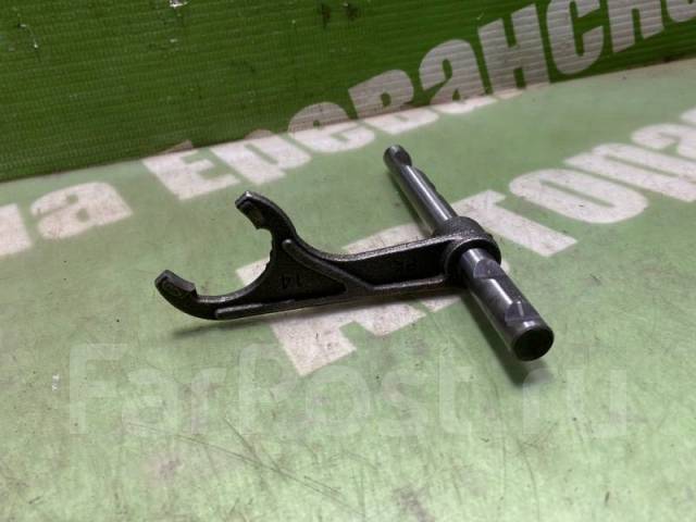 Вилка 3-4 передачи zf9. Вилка задней передачи ваз 2101. Вилка включения задней передачи. Вилка переключения передач лачетти 1. Вилка включения задней передачи.