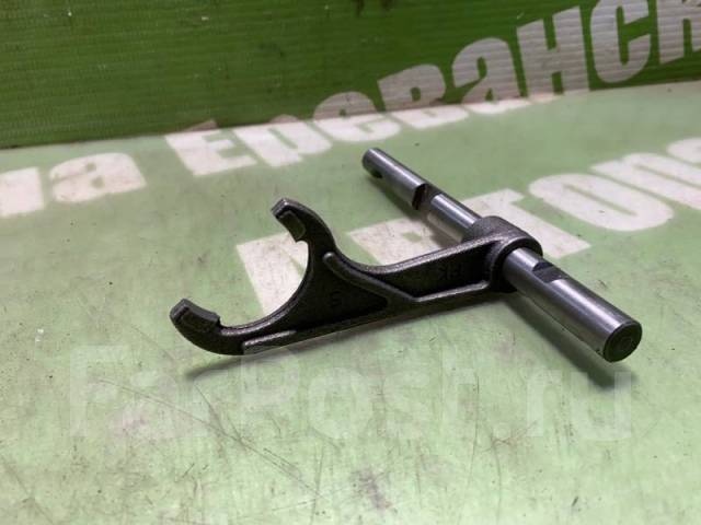 1702024 камаз. Втулка  faw 1020. Рычаг вилки включения вом на китайский минитрактор sj180a. Вилка включения задней передачи. Вилка включения задней передачи.