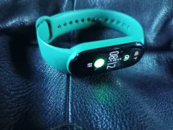 Xiaomi Mi Band 6 ����