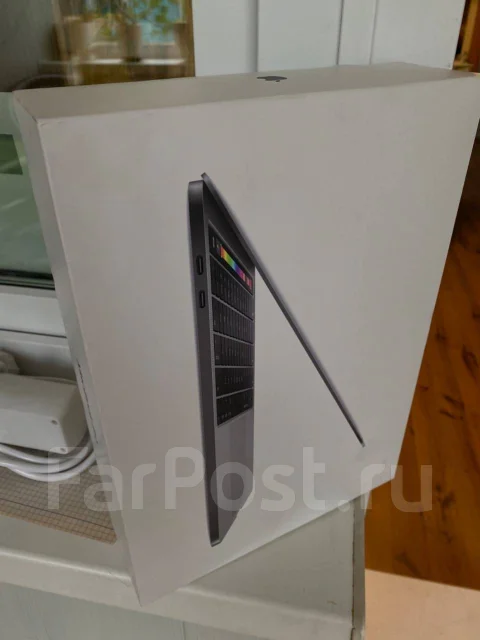 Apple MacBook Pro 13 2018. 13.3", ��� 256 �� � ������, ���� 256���, WiFi: 1, Bluetooth: 1 ����