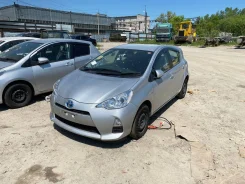 Toyota Aqua. NHP10, 1NZFXE ����