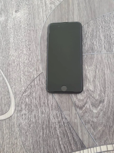 Apple iPhone SE 2020. �/�, ������, 3G, 4G LTE, NFC ����