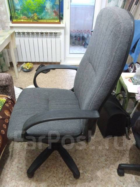 Продам большое, удобное офисное кресло - Мебель во Владивостоке