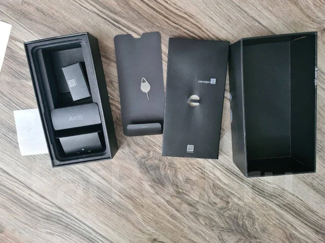 Samsung Galaxy S20. �/�, 4G LTE ����
