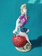 Фарфоровая статуэтка "Девушка на шаре/мяче" Кисловодск ручная работа фото