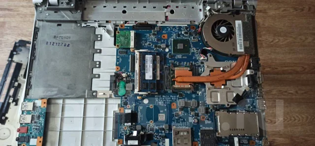 Sony VAIO PCG. ��� 4 ��, ���� 500���, WiFi: 1, Bluetooth: 1 ����