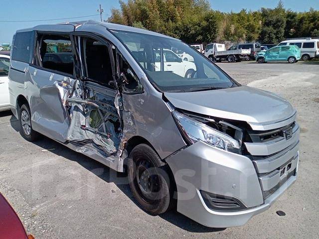 Toyota noah zrr80