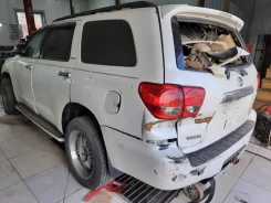 Toyota Sequoia. USK65, 3URFE ����