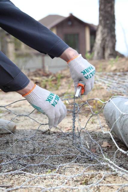 Благоустройство. Габионы. Монтаж габионов. Заборы из габиона брусчатка ...
