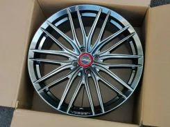 Vossen VFS-4. 8.0x18", 4x100, ET40, �� 73,1���. ����