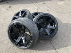 Racing Direction. 9.5x18", 5x114.3 ����