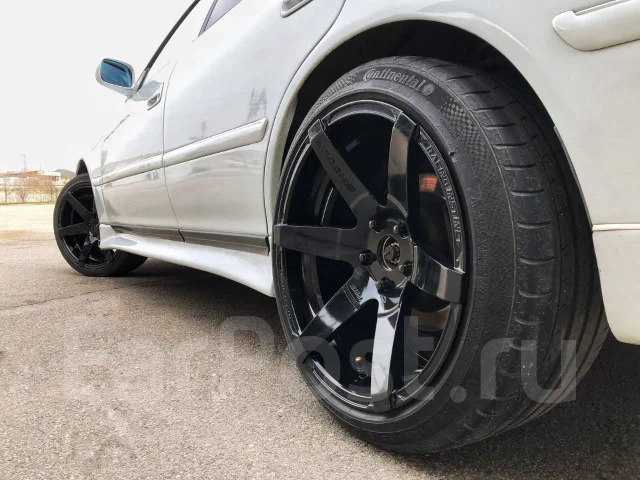 Racing Direction. 9.5x18", 5x114.3 ����