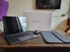 Huawei MateBook 13. 13", 3,7����, ��� 16 ��, ���� 500���, WiFi: 1, Bluetooth: 1, ����������� �� 10��. ����